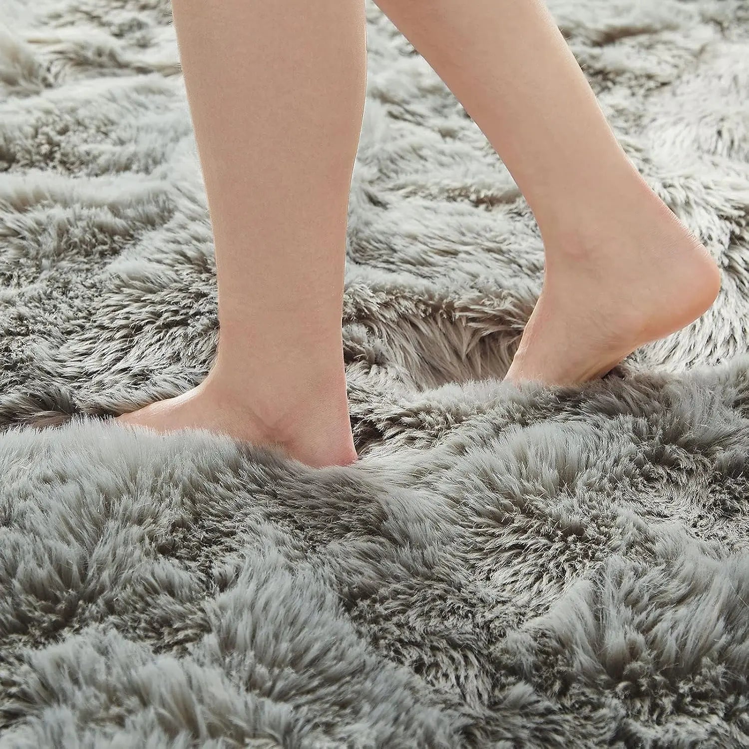 Soft Shaggy Faux Fur Rug 60x90cm - Extra Thick Non-Slip Plush Bedroom & Living Room Carpet