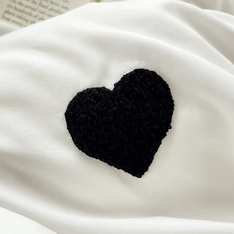 3 Piece Sheet Set  Black heart embroidery duvet cover Set ， comfortable Bedding Set Bedspread for All Season