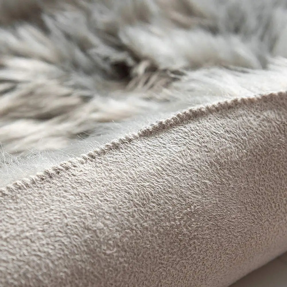 Soft Shaggy Faux Fur Rug 60x90cm - Extra Thick Non-Slip Plush Bedroom & Living Room Carpet