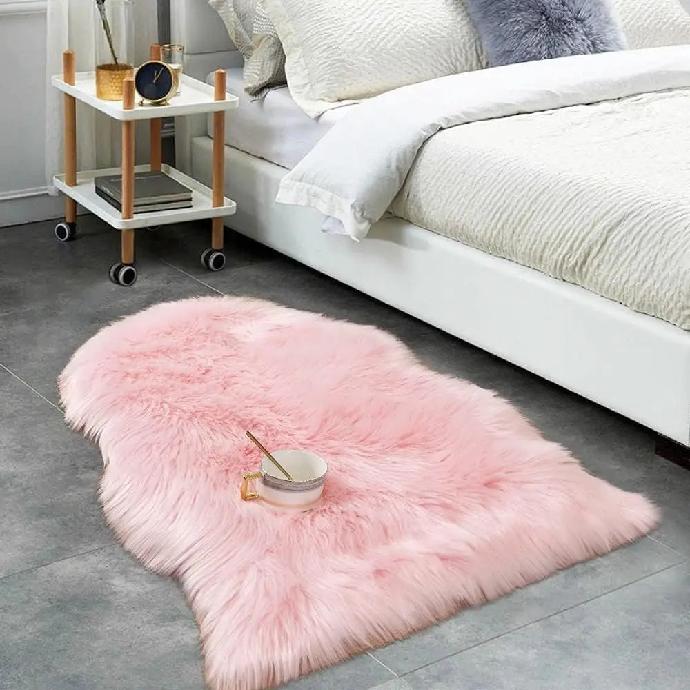 Soft Shaggy Faux Fur Rug 60x90cm - Extra Thick Non-Slip Plush Bedroom & Living Room Carpet
