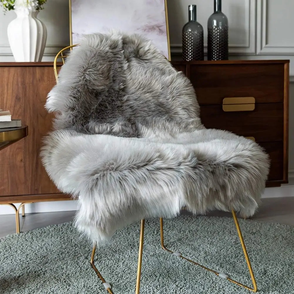 Soft Shaggy Faux Fur Rug 60x90cm - Extra Thick Non-Slip Plush Bedroom & Living Room Carpet