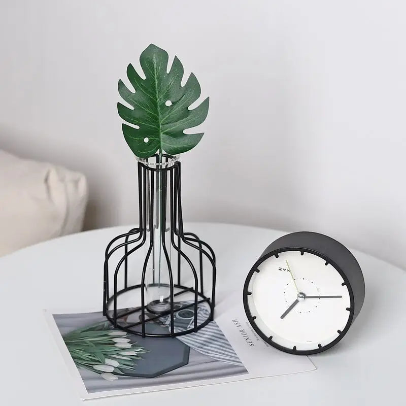 Nordic Iron Golden Hydroponic Vase - Living Room Table Top Decoration for Dried Flowers & Green Plants - Hom Haven
