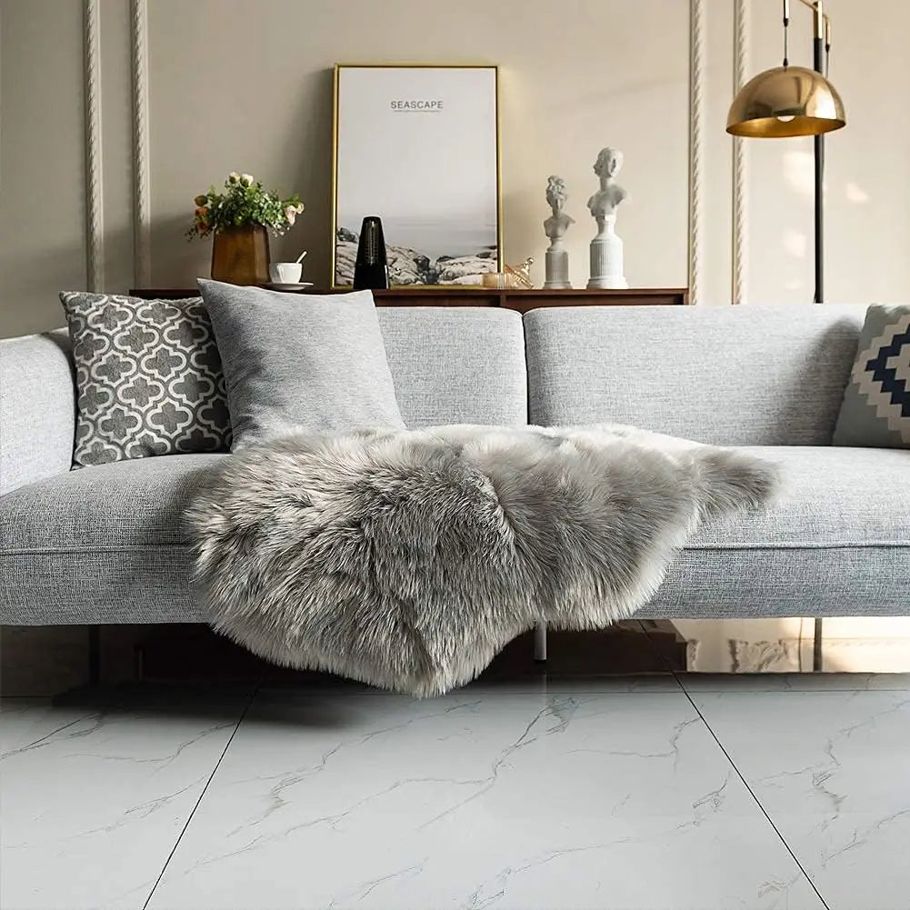Soft Shaggy Faux Fur Rug 60x90cm - Extra Thick Non-Slip Plush Bedroom & Living Room Carpet